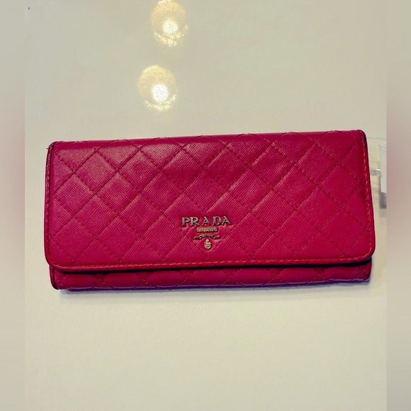 Prada wallet - Picture 1 of 8